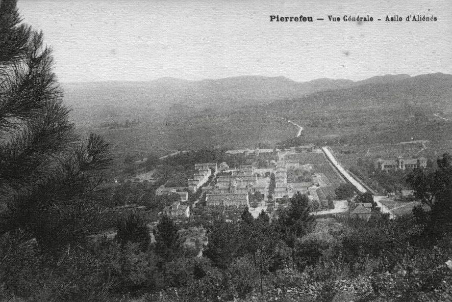 Vue générale de l'asile d'aliénés de Pierrefeu-du-Var.