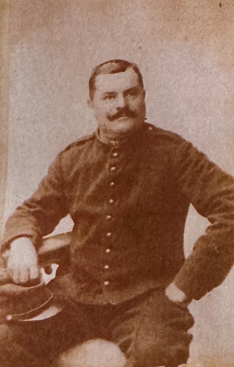 Louis I Pradel en uniforme de soldat, portrait de mariage, 1875.