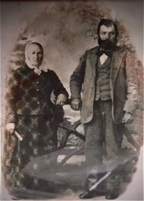 Louis I et Marie-Virginie Falcou vers 1900 à Trumelet.